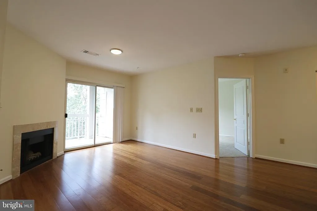 2 bed, 990 sqft, $2,250 — Photo 4