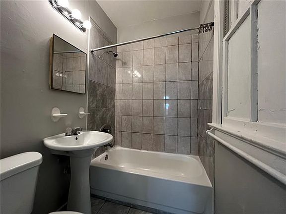 5th image of 1507 Meridian Ave APT 5