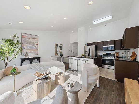 3rd image of 3 Soho Dr #108
