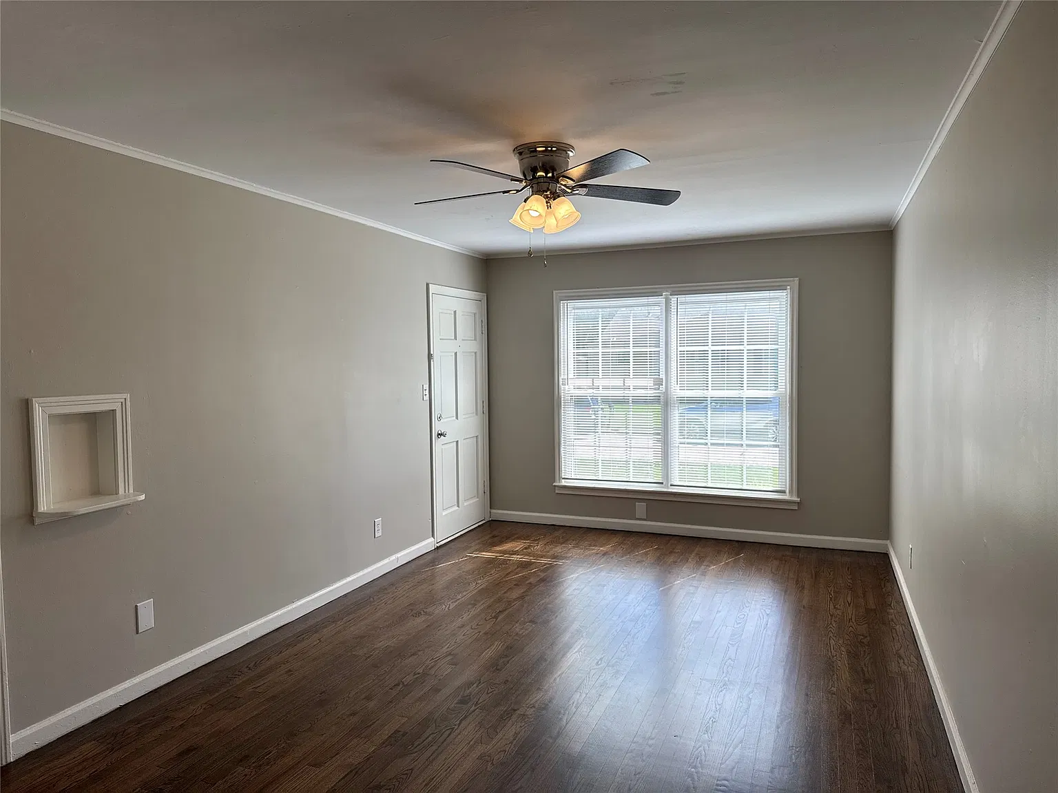 2 bed, 1.0 bath, 700 sqft, $1,200 — Photo 4