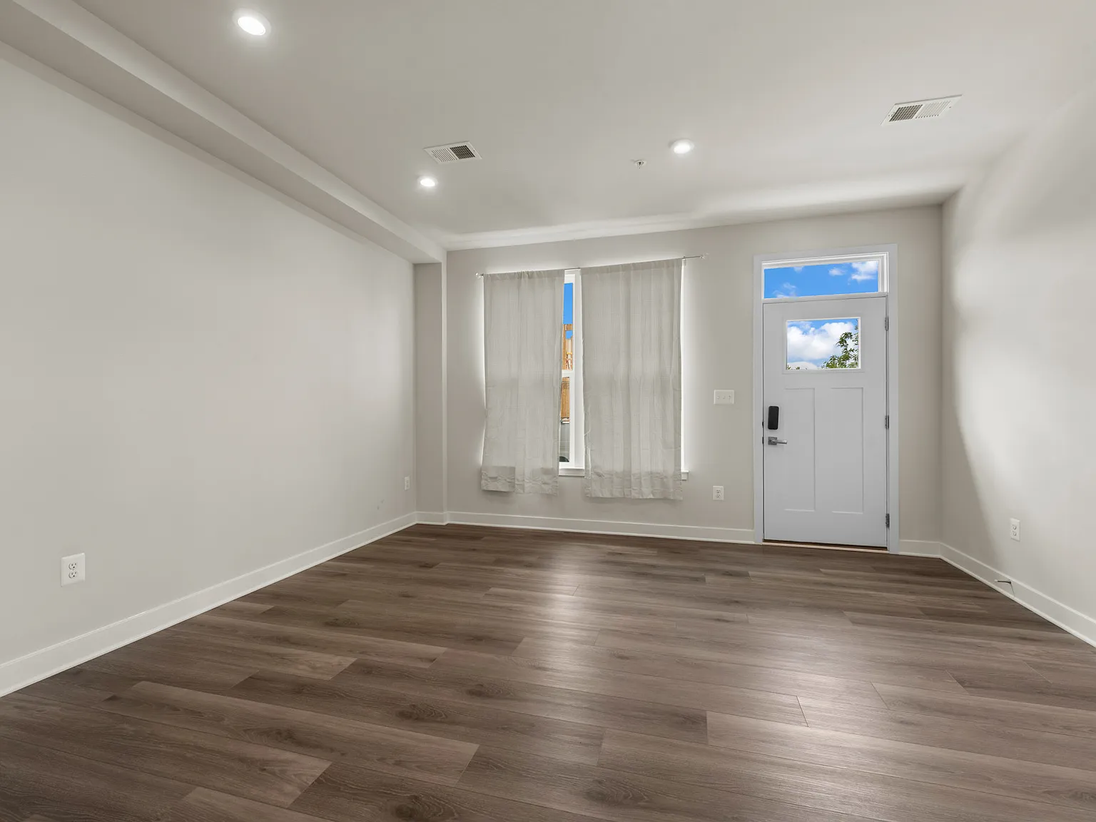3 bed, 1696 sqft, $3,250 — Photo 4