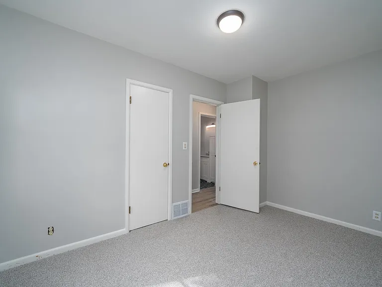 2424 S Center Ave — Photo 10