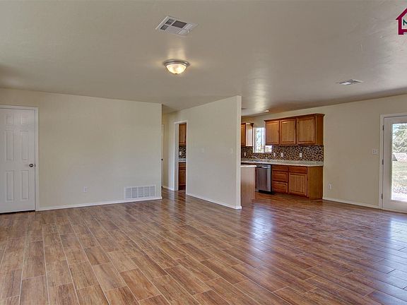 4th image of 5059 Churchill Ave