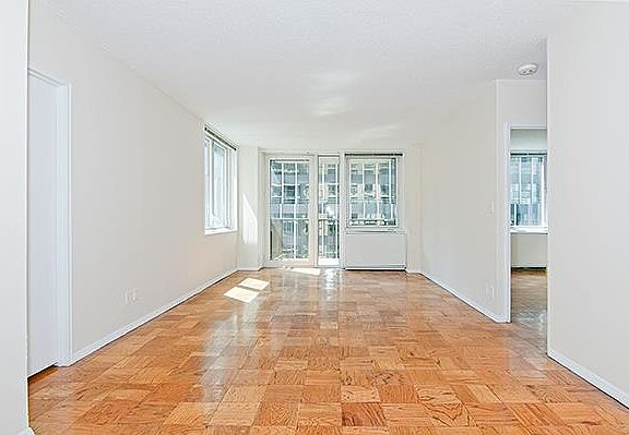 5th image of 211 E 46th St #14G