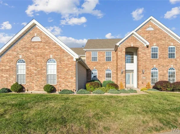 5125 Delcastle Dr, Florissant, MO 63034