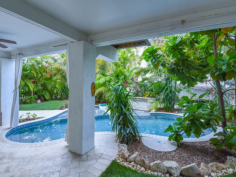 320 W Indies Dr — Photo 25