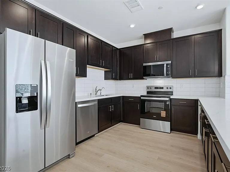 8667 Luxuriant Ave — Photo 3