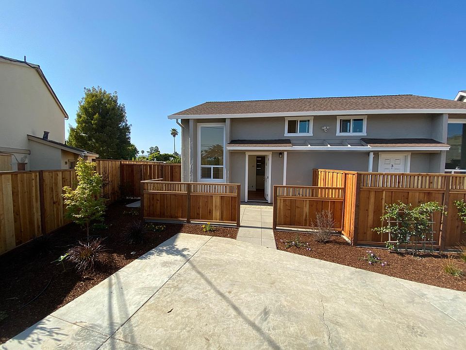 1st image of 121 Lloyd Ct #4