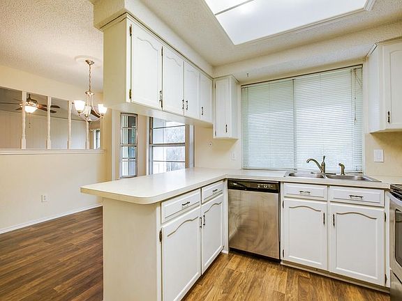 5th image of 2906 Vineyard Dr
