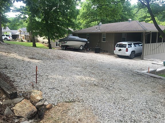 Private Drive/Plenty parking