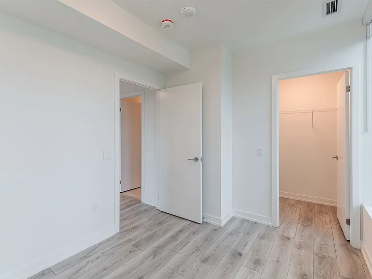 223 Redpath Ave — Photo 237