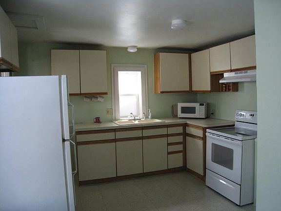 2nd image of 805 Helen St