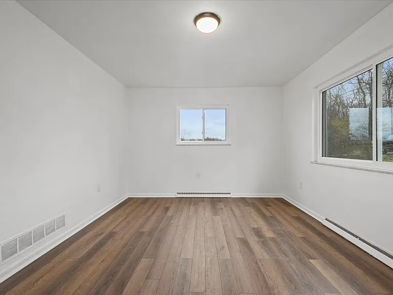 1303 Cloverdale St — Photo 8