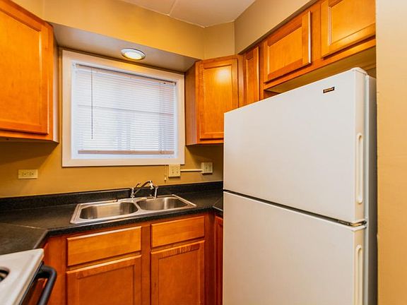 5th image of 423 S Elmwood Ave #9