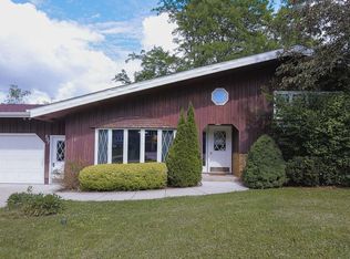507 Park View Dr, Mount Horeb, WI 53572