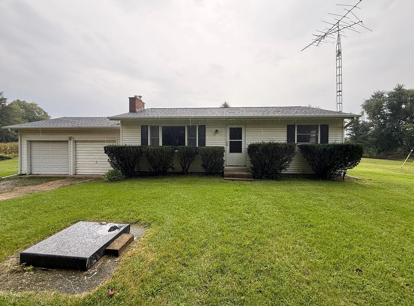 Well-Maintained 2-Bedroom Ranch Home in Brooklyn, MI — Photo 1