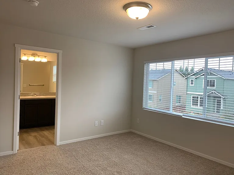 537 NE 138th Pl — Photo 19