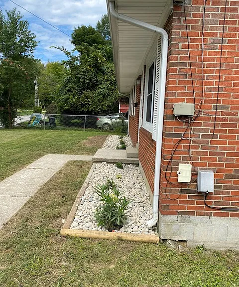 122 Phillips St — Photo 18