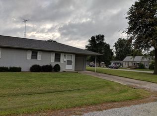 271 4th St, Carlyle, IL 62231