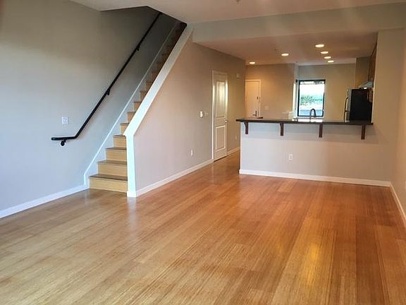 2nd image of 660 King St Unit 233
