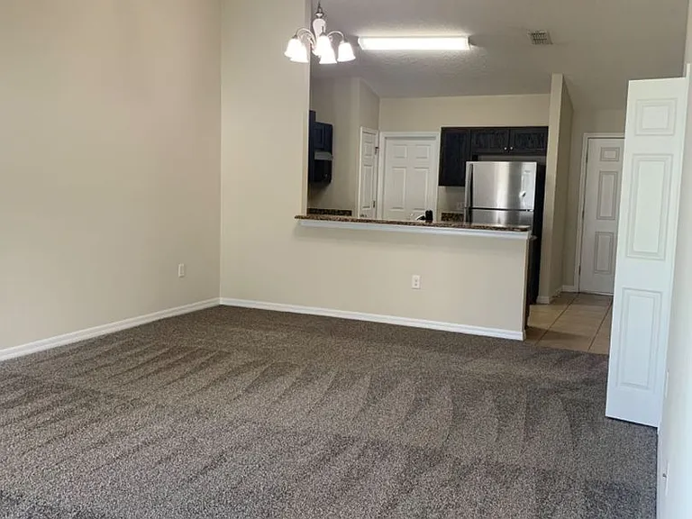 521 Montana Ave — Photo 4