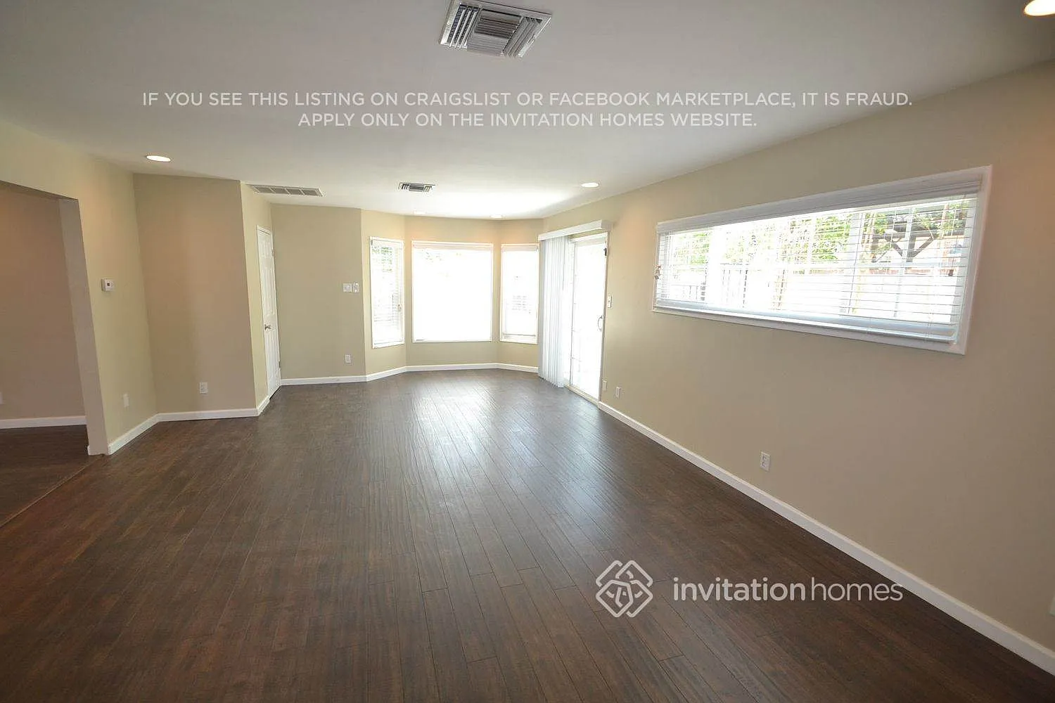 15309 Kingsbury St Mission Hills, CA 91345 — Photo 3