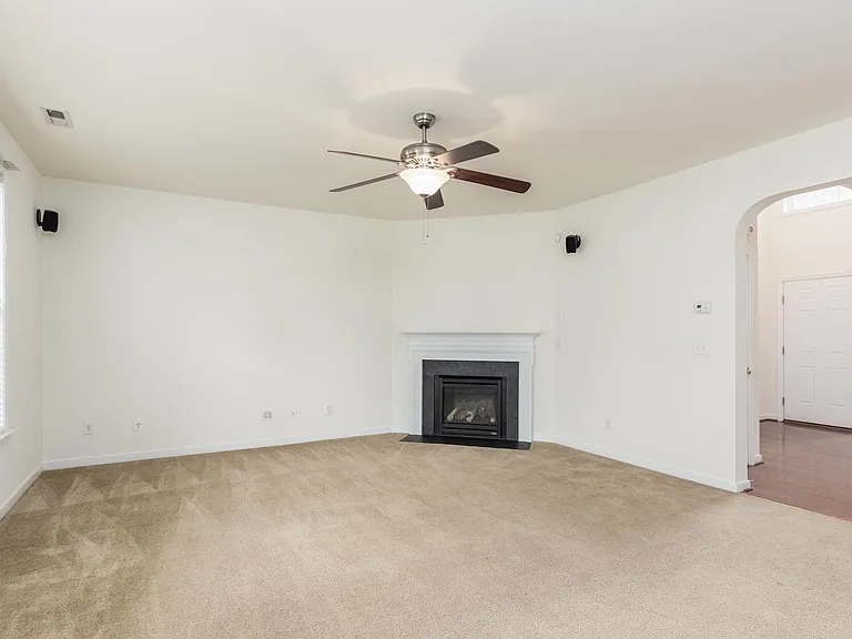 504 Queensbury Ln — Photo 15