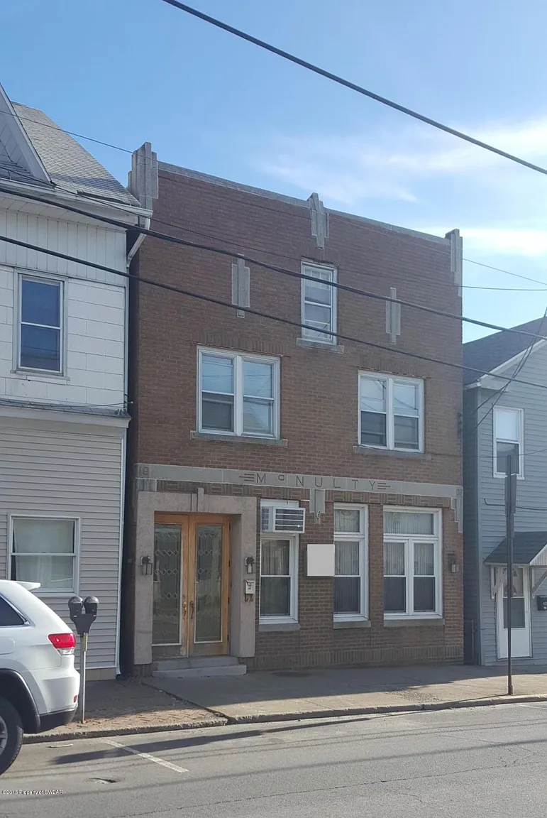 405 Centre St photo 1