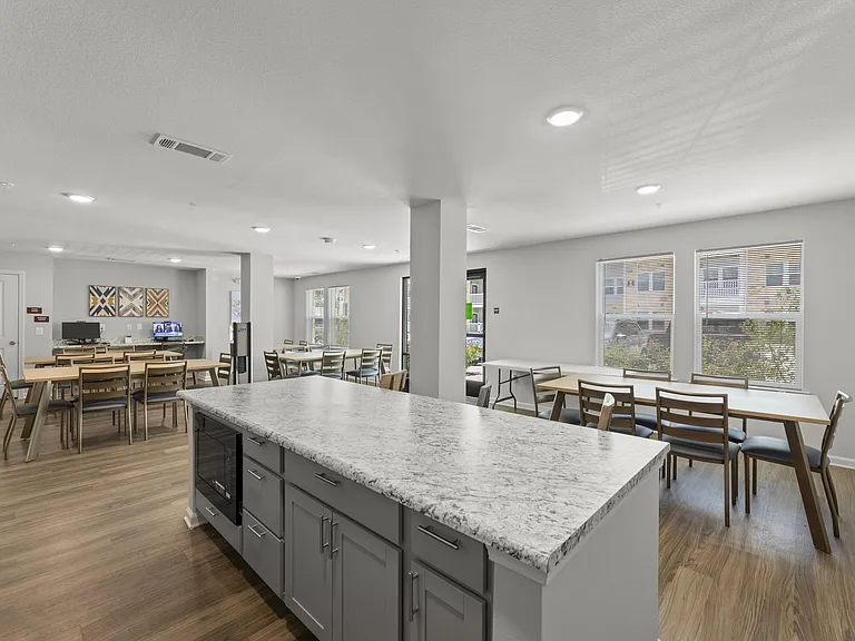 Cordova Apartments — Photo 11