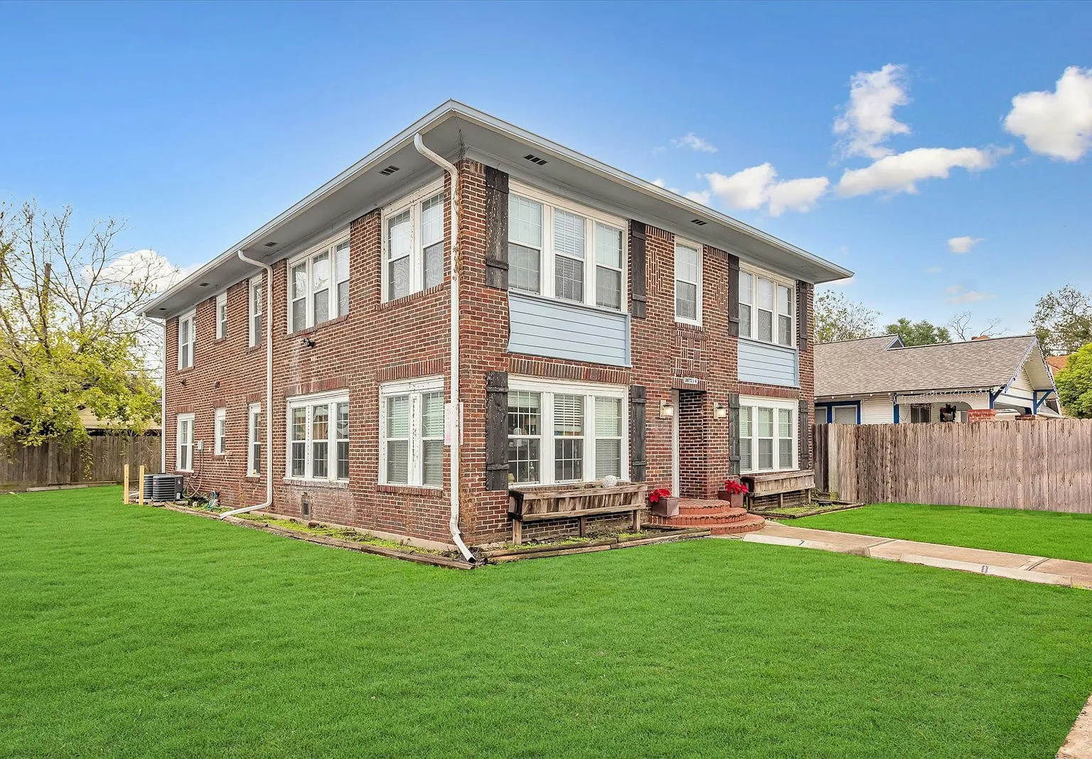 4114 Lamar Street, Unit 4 — Photo 4