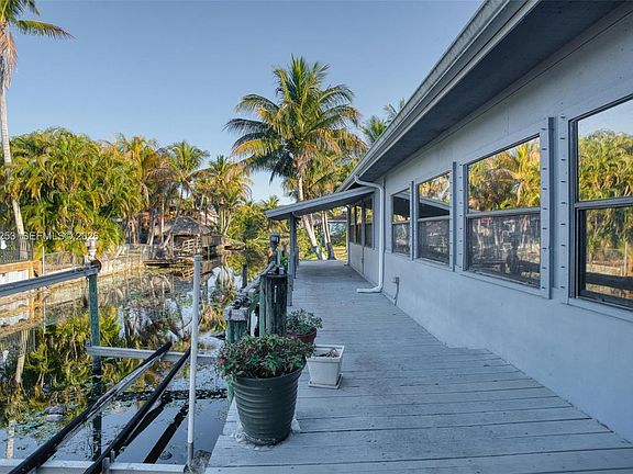 5th image of 6581 Riparian Rd