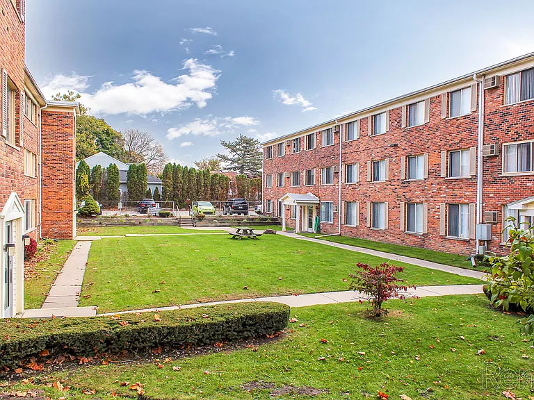 Wagon Wheel Apartments — Photo 41