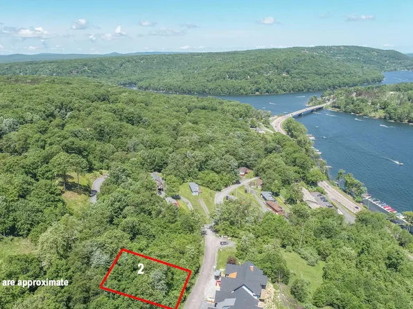 2 Overlook Dr, Oakland, MD 21550