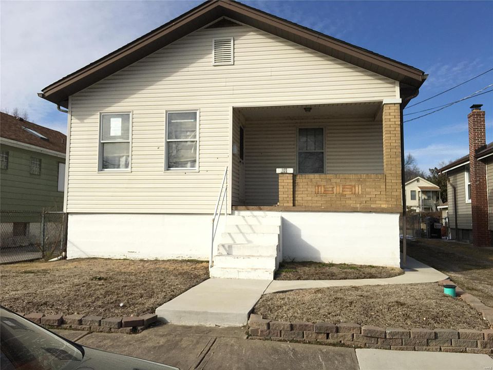 1st image of 211 W Loretta Ave