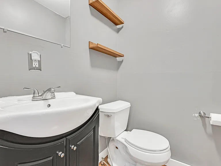 258 Allen Ave — Photo 16