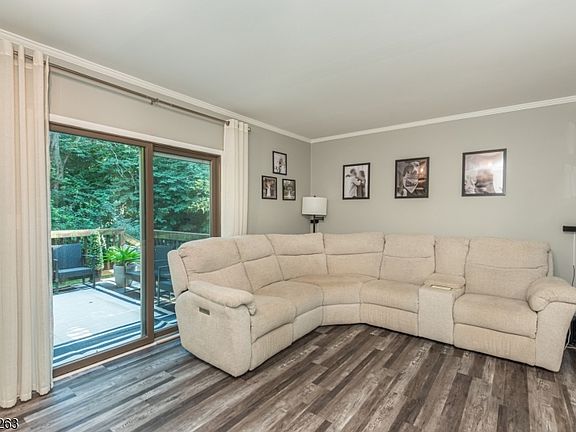 5th image of 22 Indian Spring Ln
