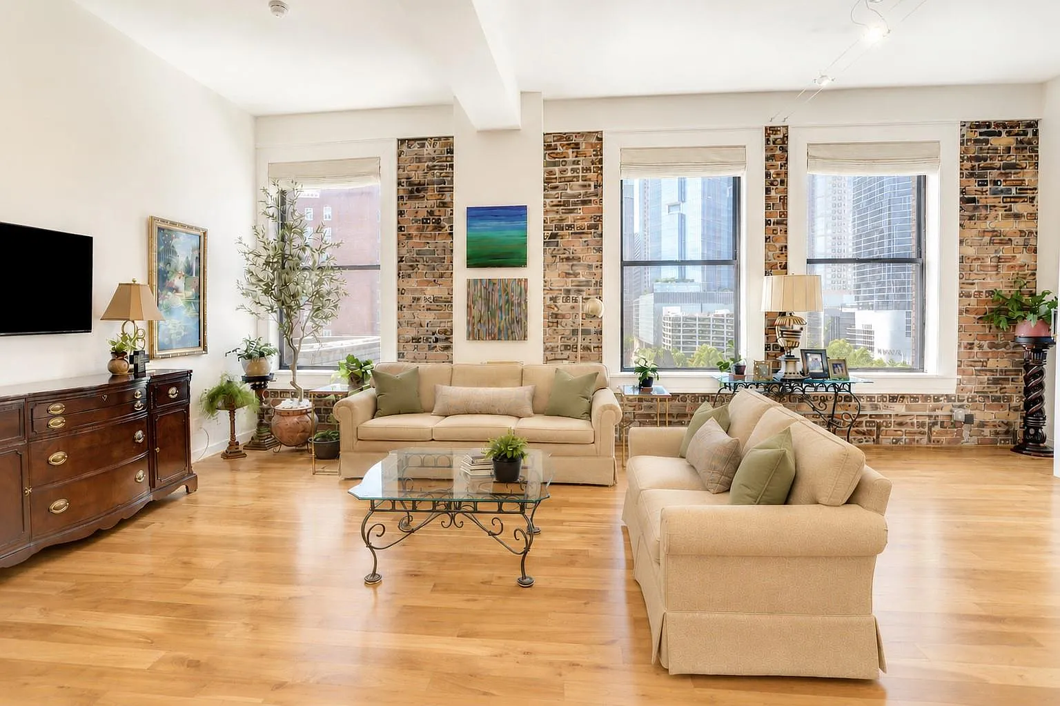 1 bed, 1.0 bath, 886 sqft, $2,200 — Photo 2
