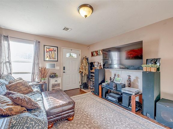4th image of 422 Monroney Dr