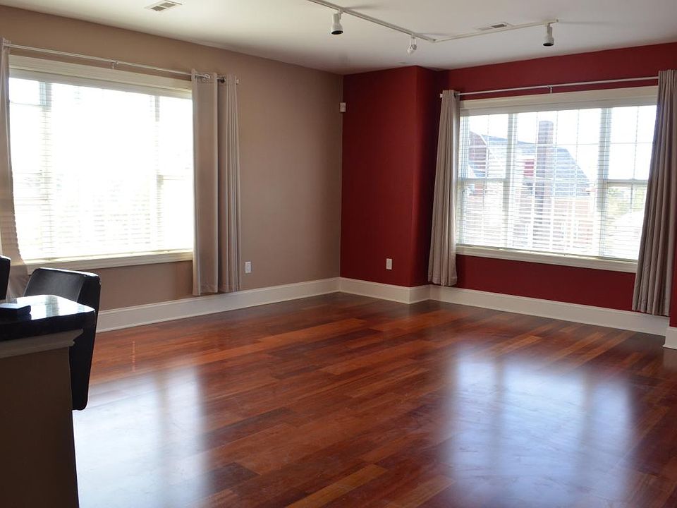 Spacious living room