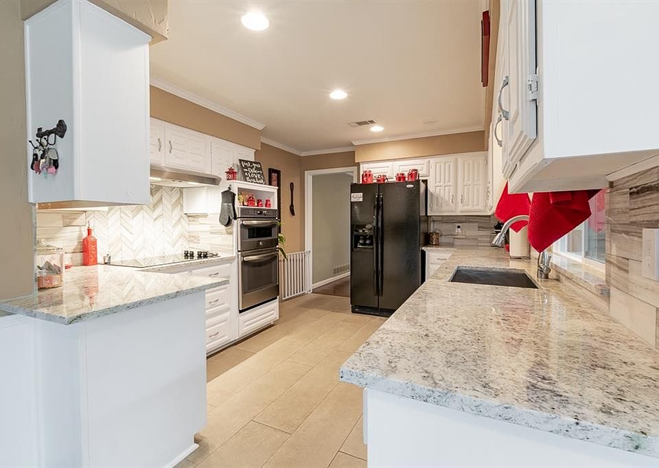 1st image of 422 Winding Brook Ln