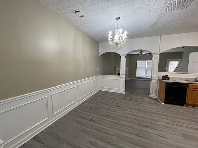 3 bed, 2.5 bath, 1712 sqft, $2,100 — Photo 4