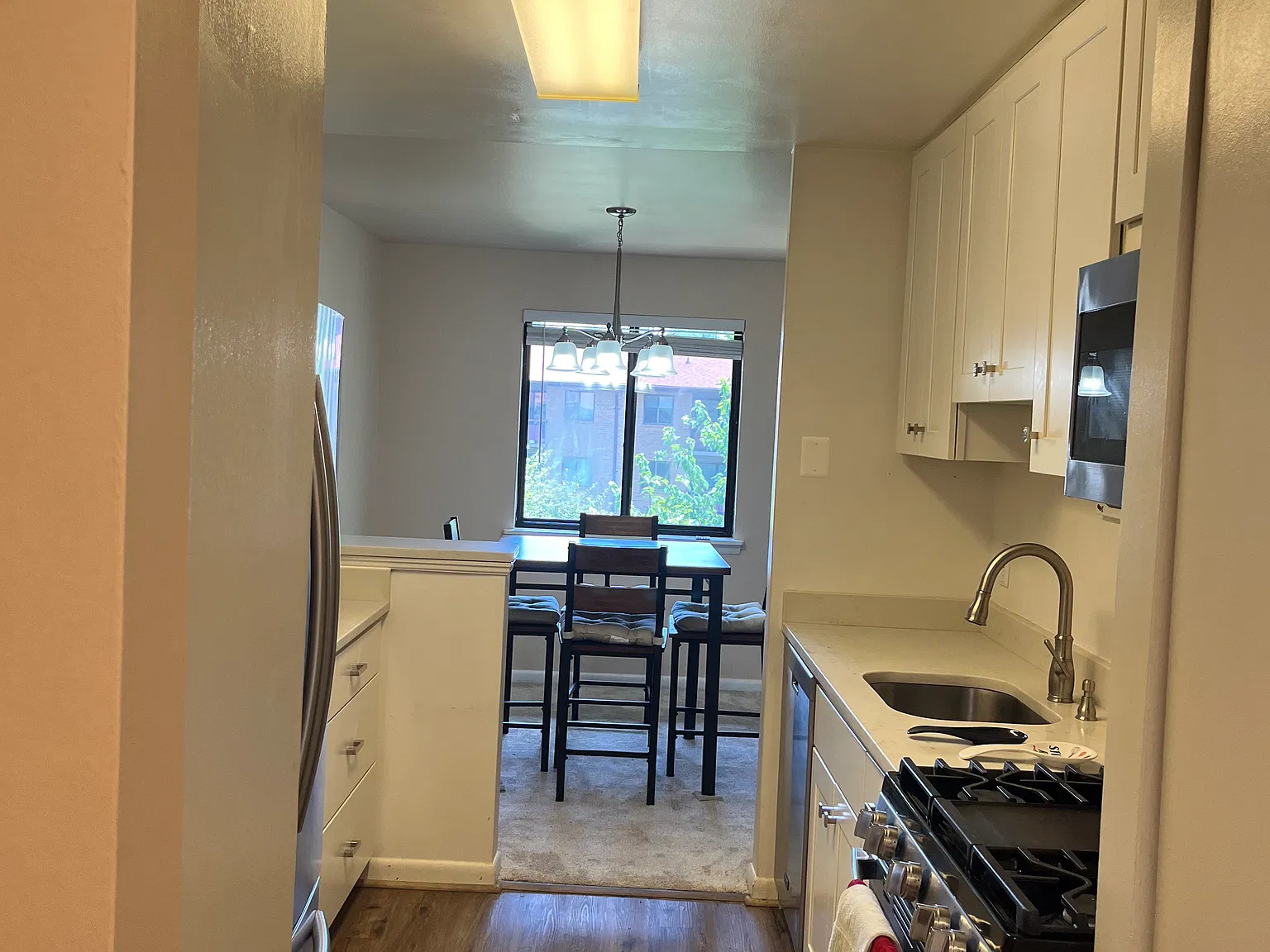 1 bed, 830 sqft, $1,950 — Photo 3