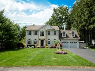 1007 Mohegan Rd, Niskayuna, NY 12309