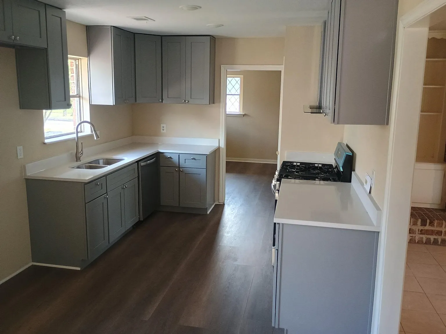 3 bed, 2.0 bath, 2005 sqft, $2,300 — Photo 4