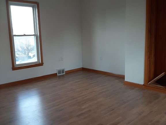 2nd image of 4762 Hillview Ave