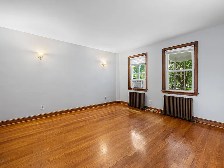55 Farragut Pl NW #1 — Photo 3
