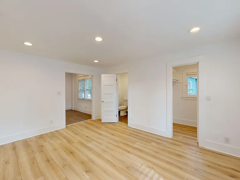 Beautifully Remodeled And Upgraded Studio Apartment In Residential Pasadena! Ask About August Mov... — Photo 5