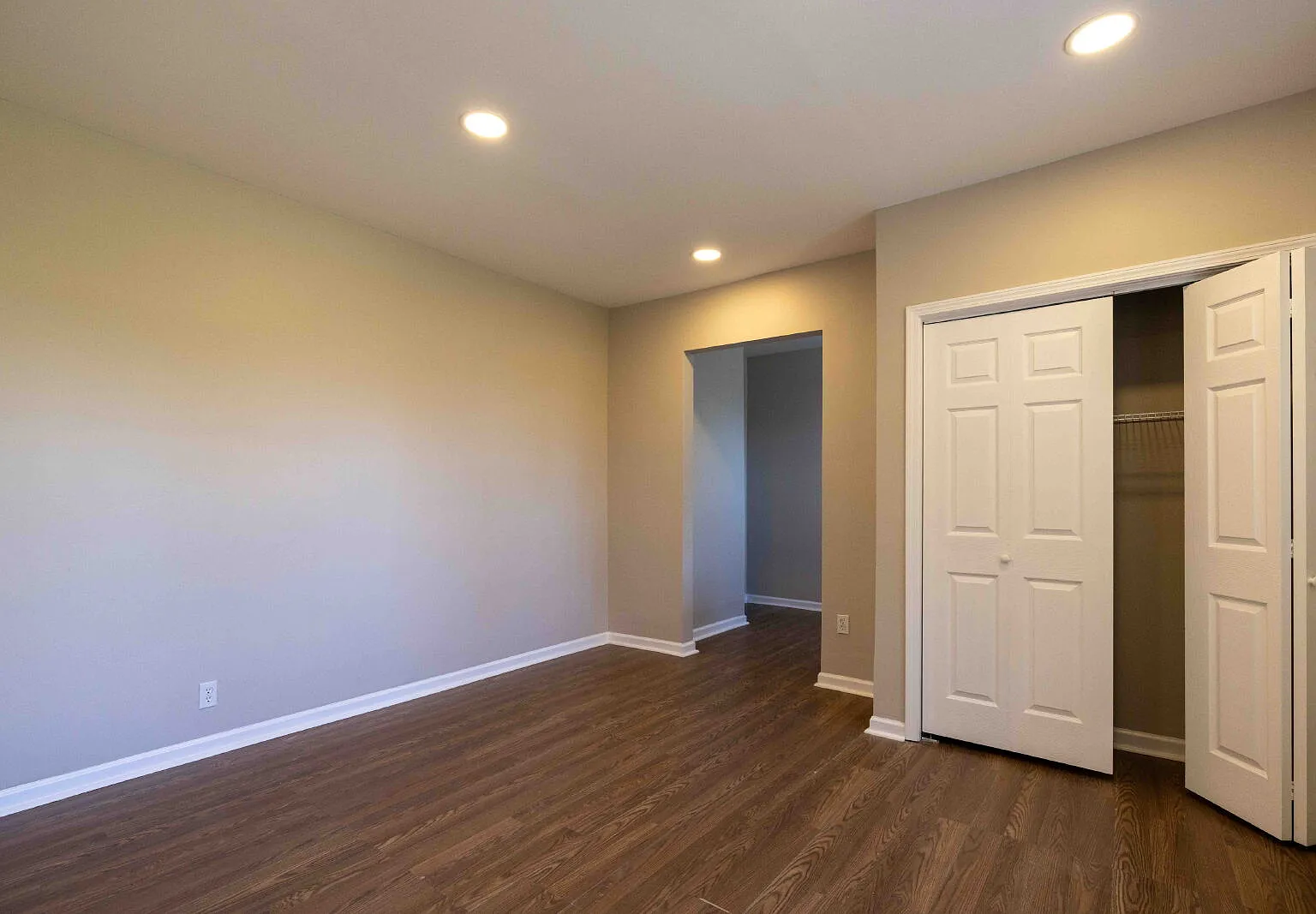 2 bed, 1.0 bath, $950 — Photo 2