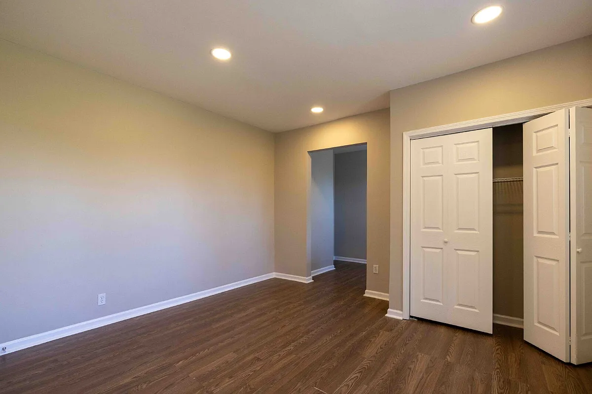 Building Photo - 4204 Clements St #2-1