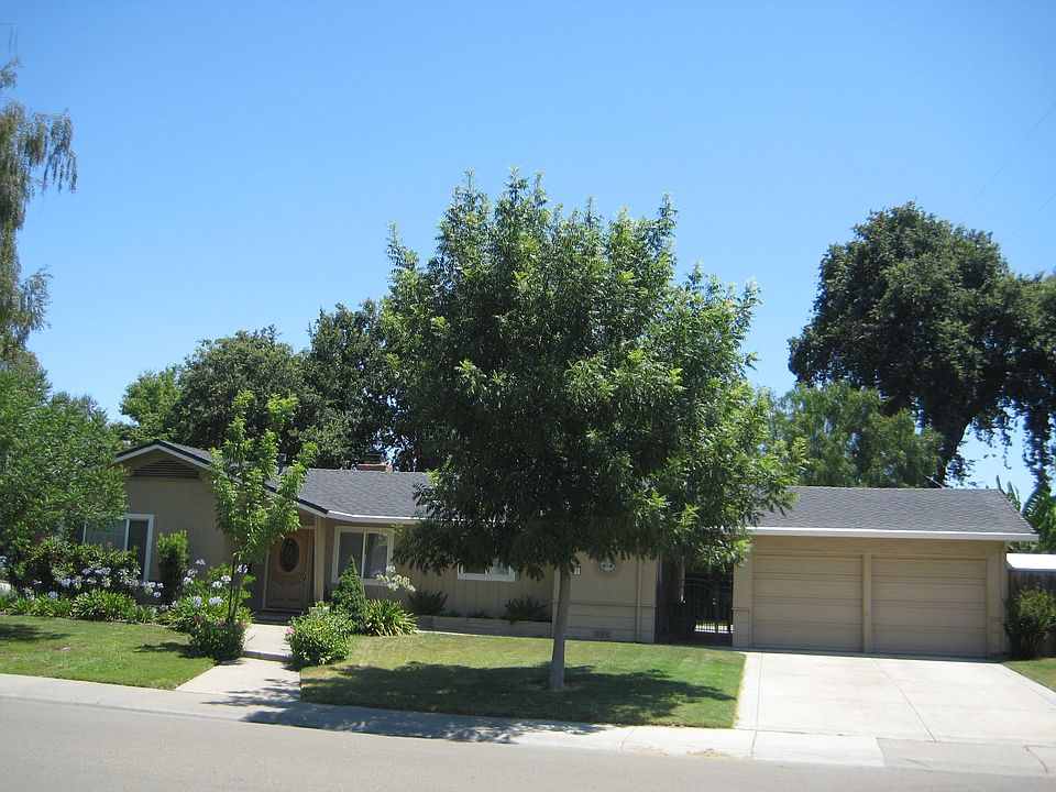 1st image of 6830 N Vicksburg Pl